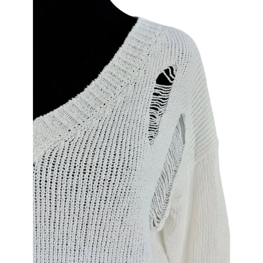Vtg 90s Saks Fifth Avenue White Distressed V-Neck Sweater | Grunge Indie Sleaze - Picture 3 of 16